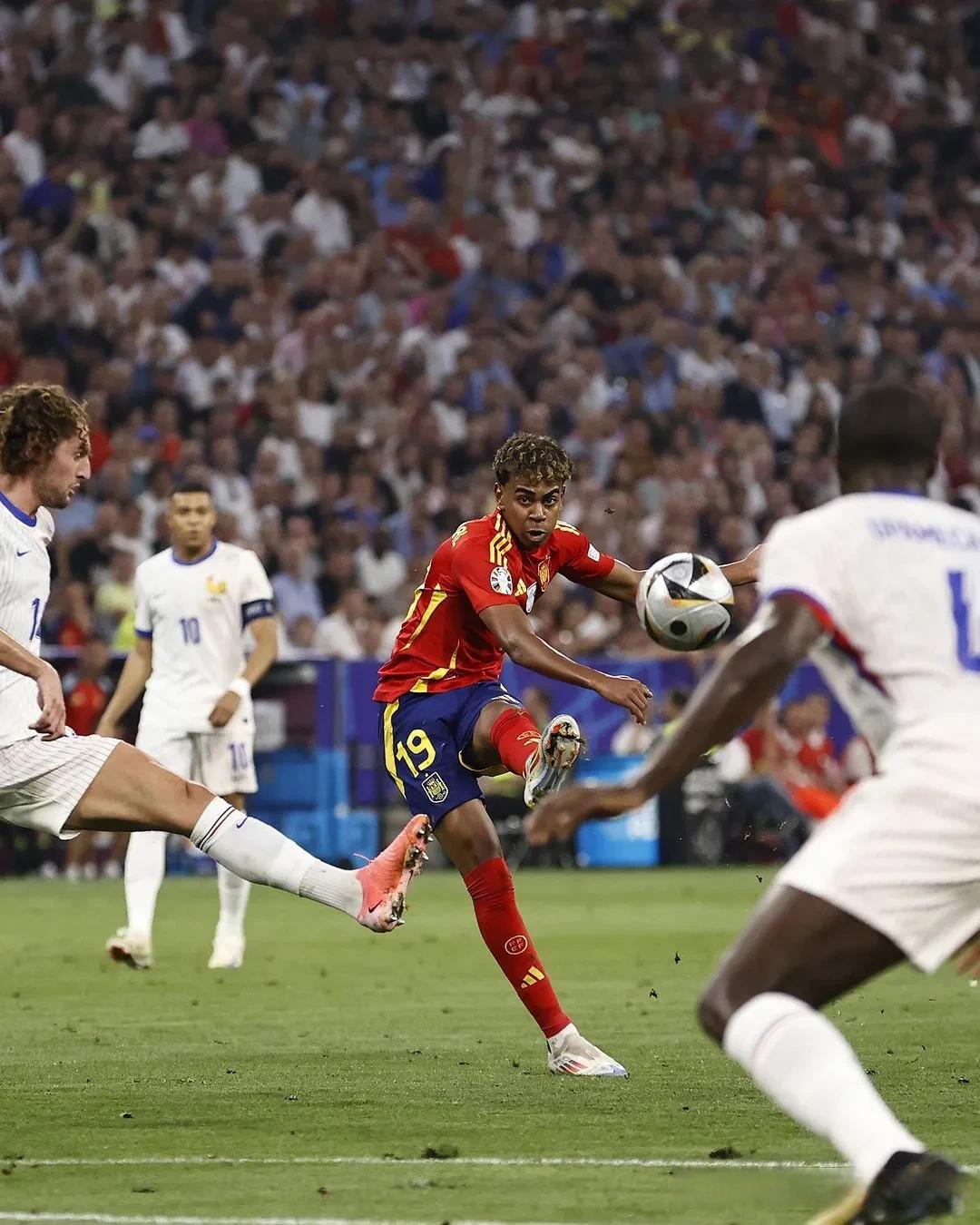 九游娱乐- 梅西新赛季技艺秀让对手无奈让球迷至嗨 