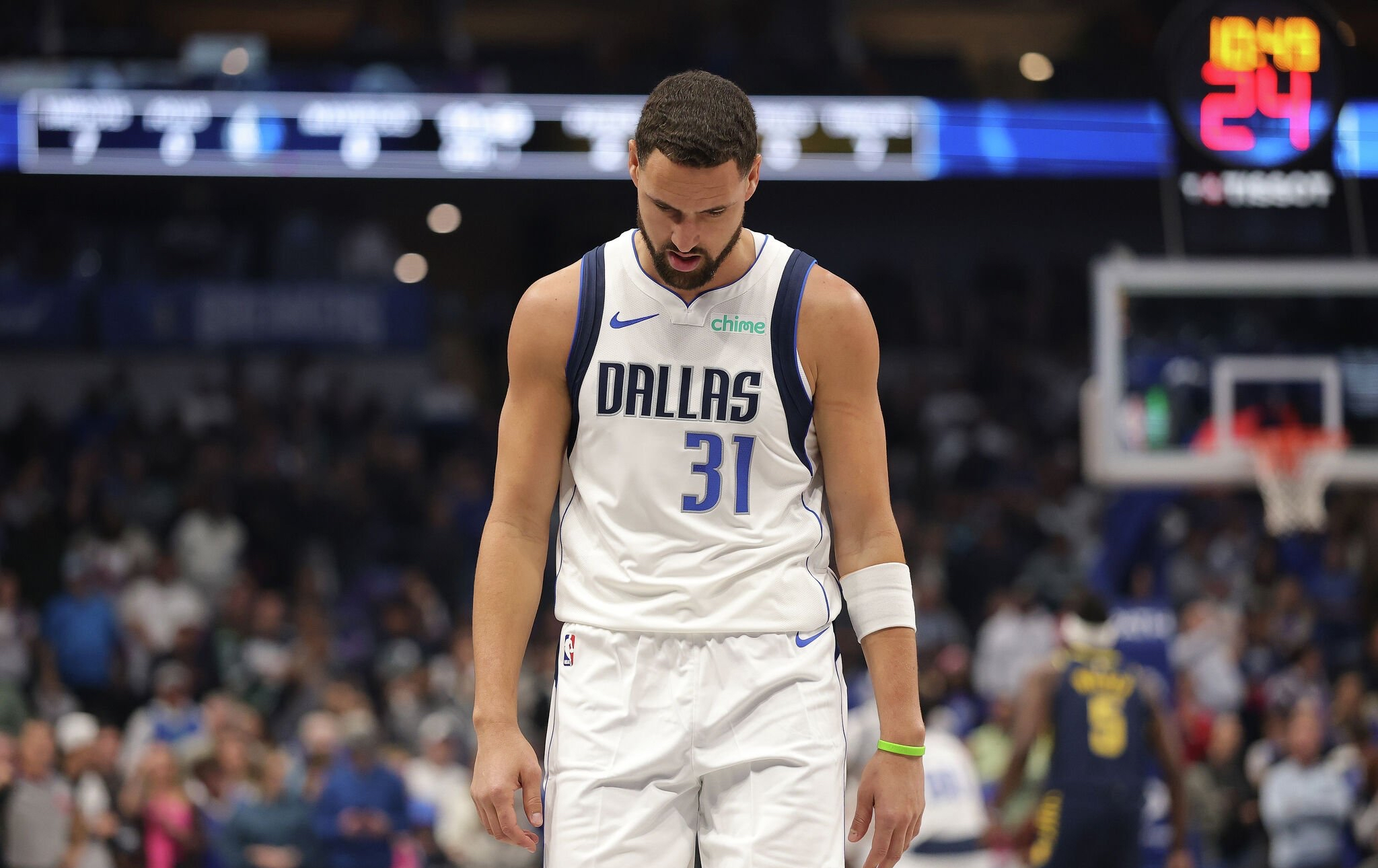 九游体育-浓眉哥迎来十赛季高光表现，勇士球迷沸腾！的简单介绍